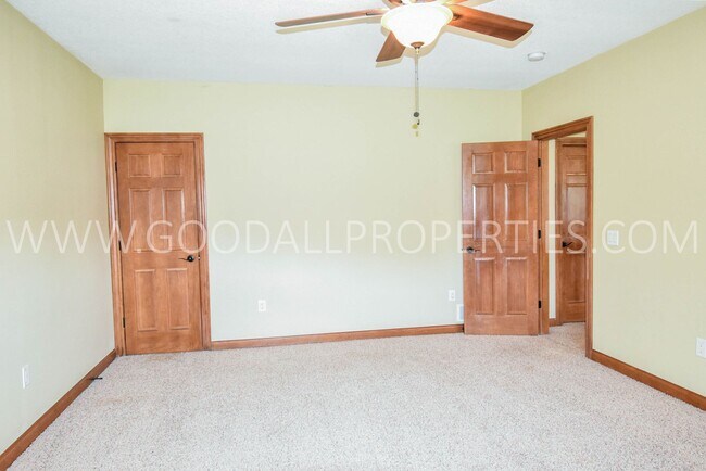Building Photo - Beautiful 4 Bedroom in Waukee