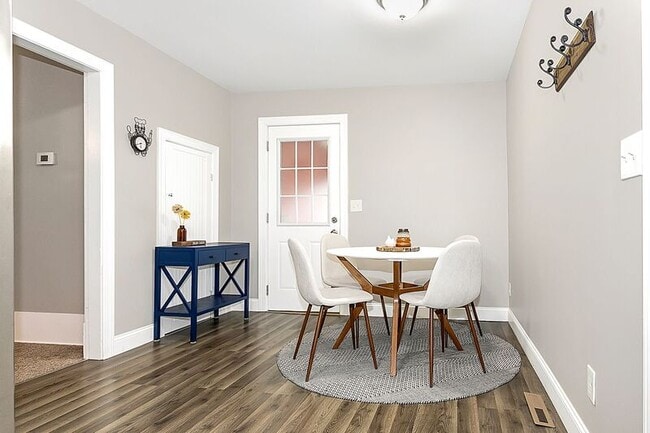 Building Photo - 349 S Chillicothe St