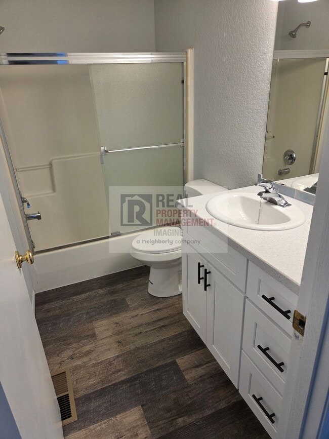 Building Photo - Check Out This Completely Remolded 3 Bedroom, 2.5 Bath Townhome!