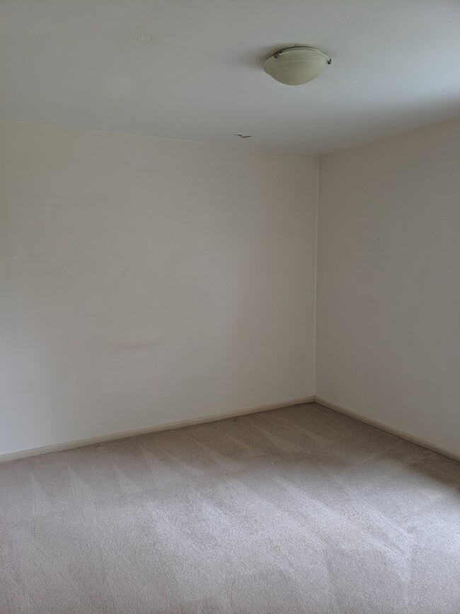 Building Photo - CLICK "REQUEST A TOUR" NOW!