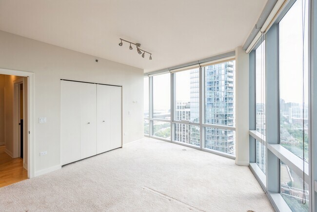 Building Photo - 1211 S Prairie Ave