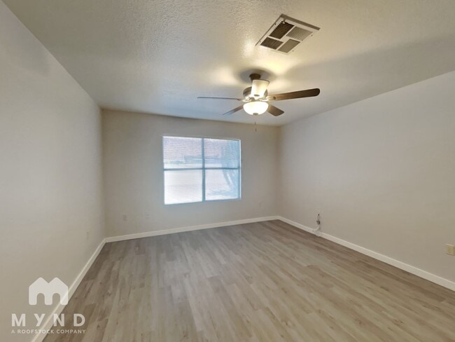 Building Photo - 634 N Quartz St