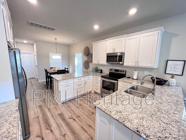 Building Photo - 1452 Sligo St