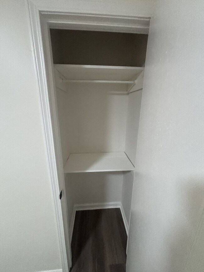 Building Photo - Fully Remodeled 3 Bed 2 bath