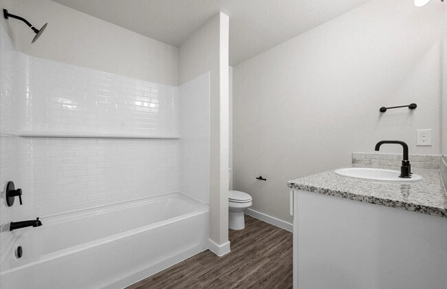 Building Photo - 2132 Langford Ave