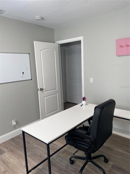 Building Photo - 7014 Glenview Dr