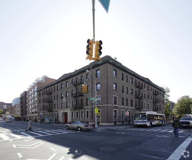 88-06 Parsons Blvd - Elmbr Court