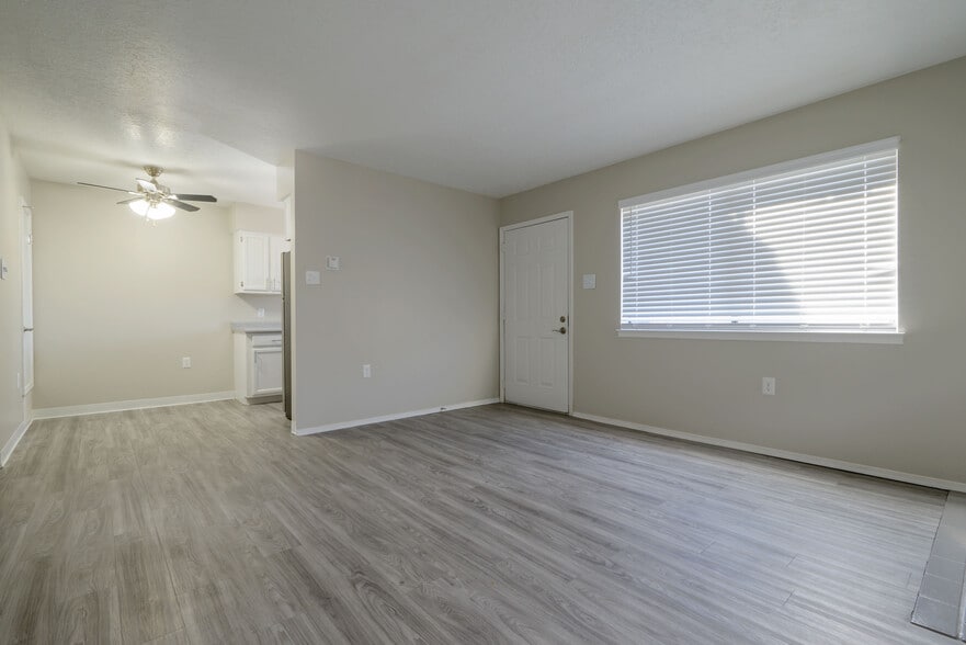Building Photo - Meadowlark Apartments