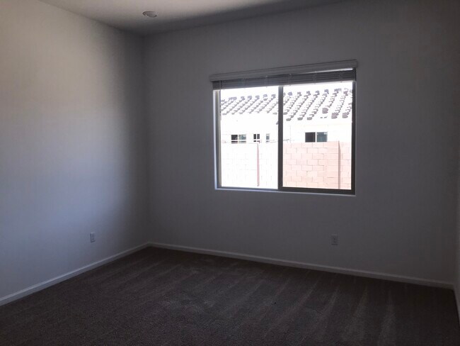 Building Photo - 10918 W Yates Ln