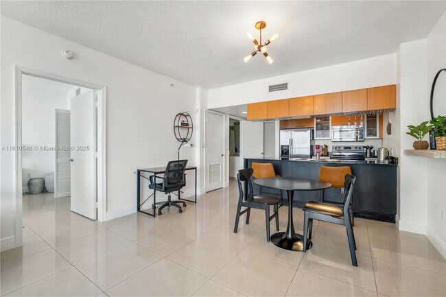 Building Photo - 1750 N Bayshore Dr