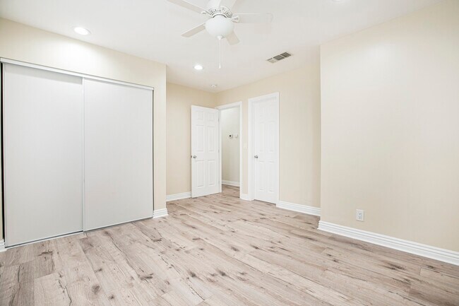 Building Photo - 10955 Burnet Ave