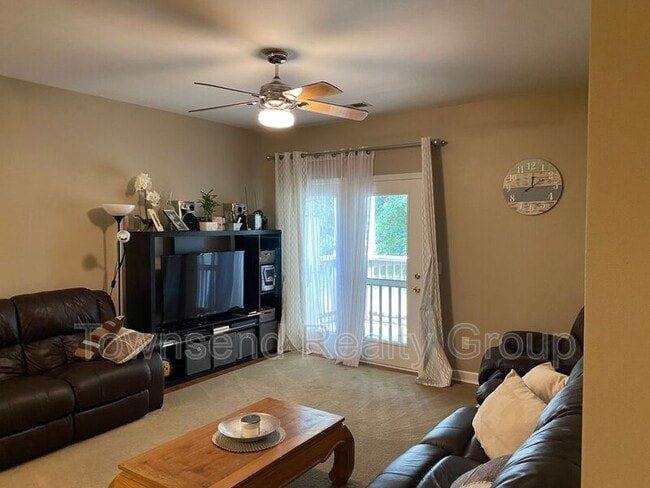 Building Photo - 16244 Redstone Mountain Ln