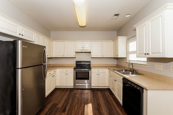 Building Photo - 1052 Washington Dr