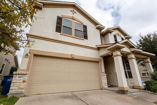 Building Photo - 3 Bedrooms, 2.5 Bathrooms – Stylish and Co...