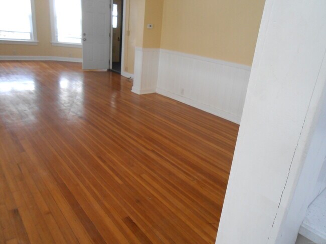 Building Photo - 1537 W Broad St