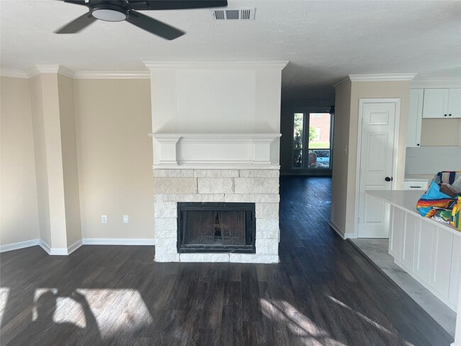 Building Photo - 8023 Carmel Cir