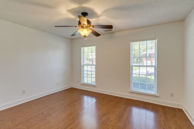 Building Photo - 626 Marsh View Dr