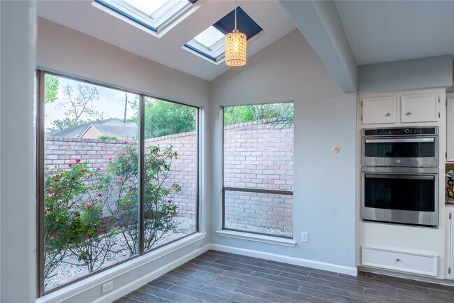 Building Photo - 12226 Ravenmoor Dr