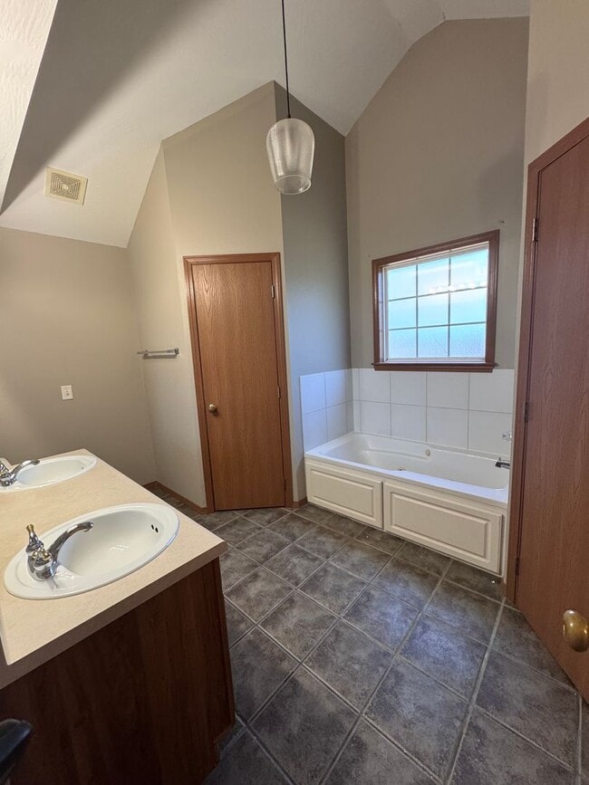 Building Photo - 3 Bed 2 Bath 2 car Home for rent in Republ...