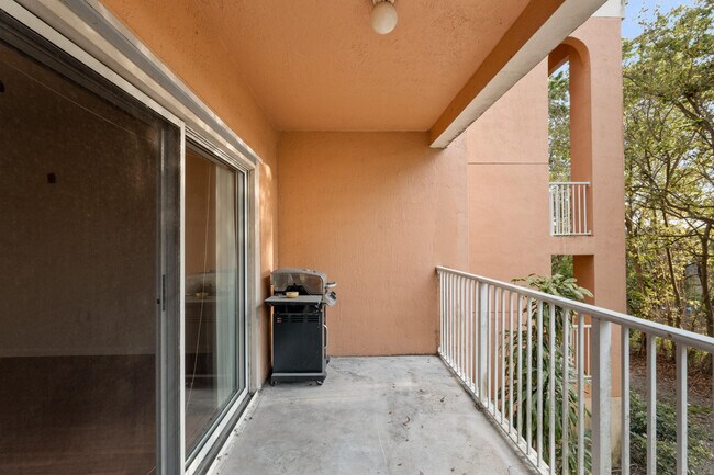 Building Photo - 6960 SW 39th St