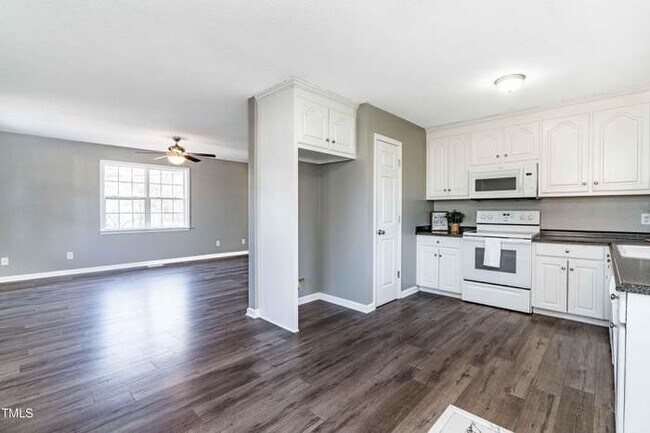 Building Photo - 526 Mill St