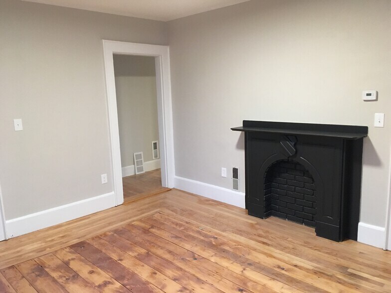 Livingroom - 8 Skerry St