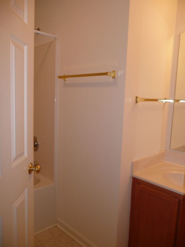 Building Photo - 147 Springwood Ln