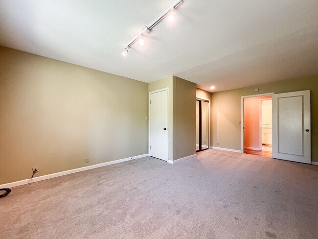 Building Photo - Charming Four Bedroom Home in Napa's Sough...