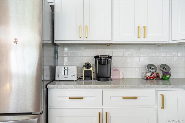 Building Photo - 2300 Pine Tree Rd