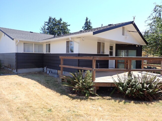 Building Photo - Charming 3 Bedroom Downtown Puyallup Home