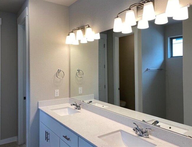 Building Photo - 124 Saturnia Dr