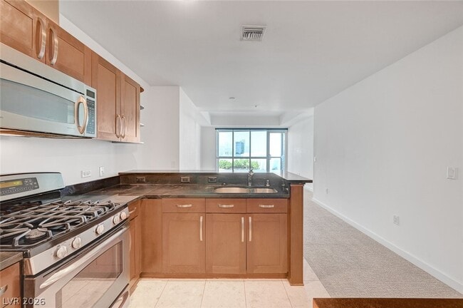 Building Photo - 4575 Dean Martin Dr