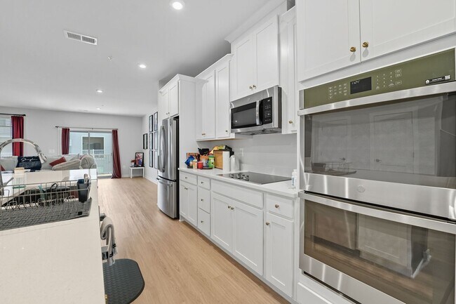 Building Photo - 709 Thomas Ln