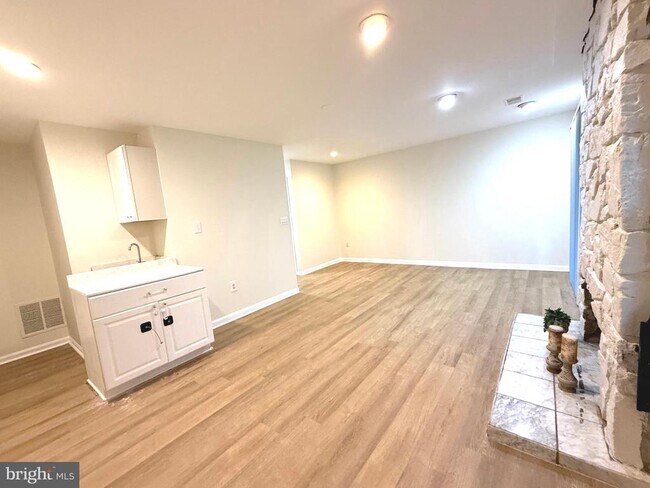 Building Photo - 4235 Sleepy Lake Dr