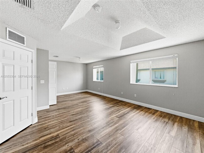 Building Photo - 2214 SE 25th Ave