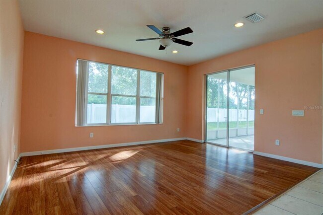 Building Photo - 5075 SW 40th Pl
