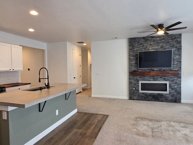 Building Photo - 25606 E Bayaud Ave