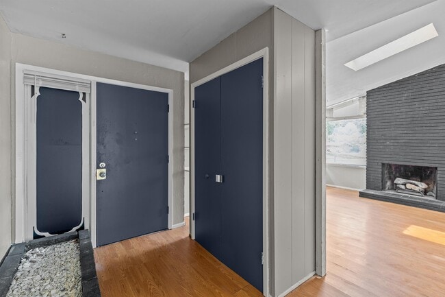 Building Photo - 12 Country Ln