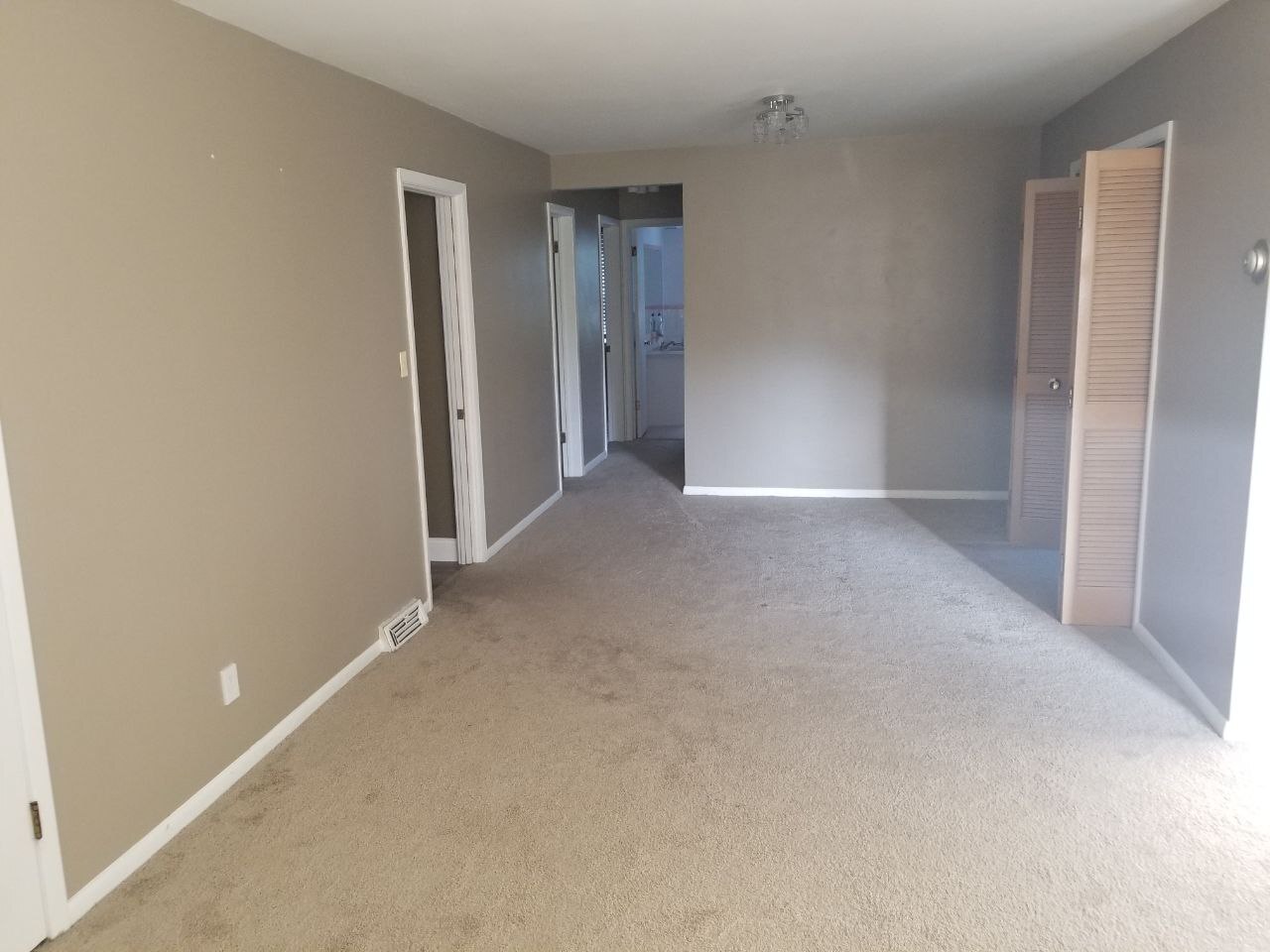 Dining Room - 2945 Warrensville Center Rd
