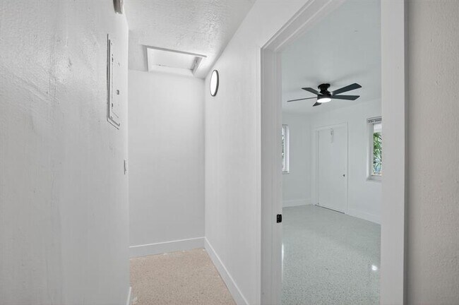 Building Photo - 1821 Middle River Dr