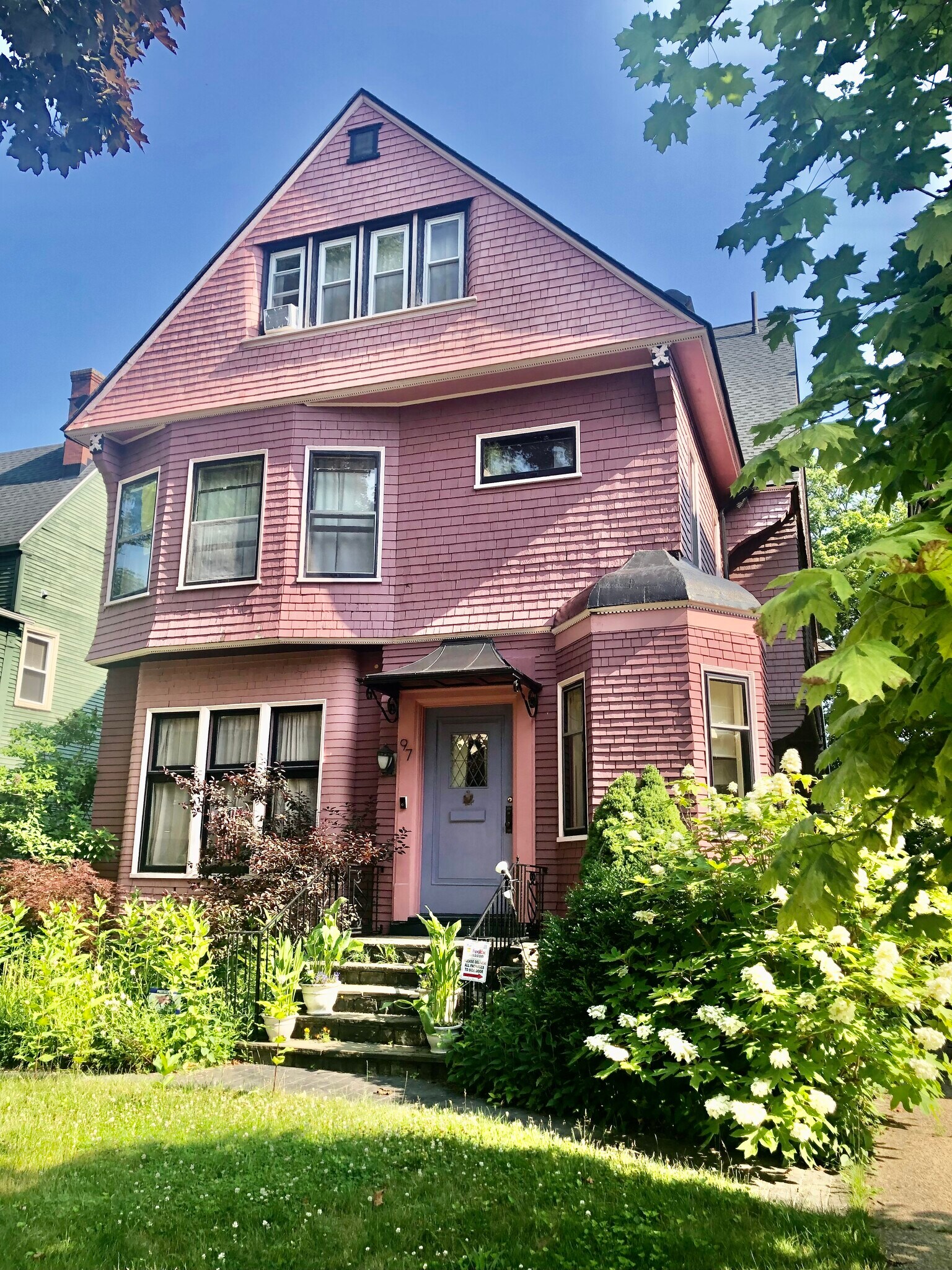 Apt 3 (3rd floor) of Beautiful Victorian Home - 97 Hodge Ave