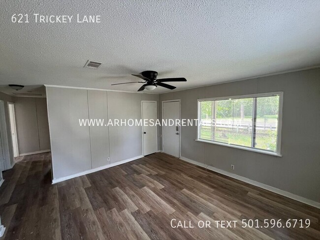 Building Photo - 621 W Trickey Ln