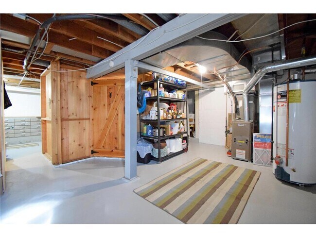 Building Photo - 1101 Valders Ave N