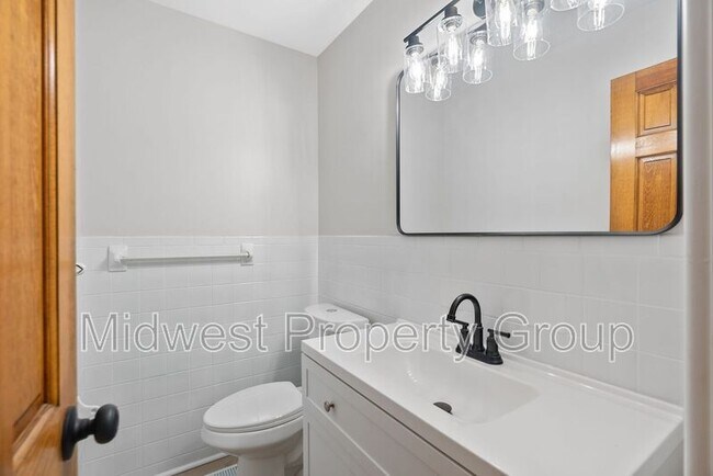 Building Photo - 3325 Hermoso Dr