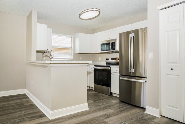 Building Photo - 1616 27th Ave E