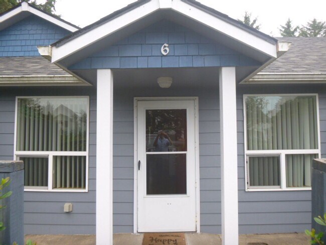 Primary Photo - 1030 Mt Olympus Ave SE