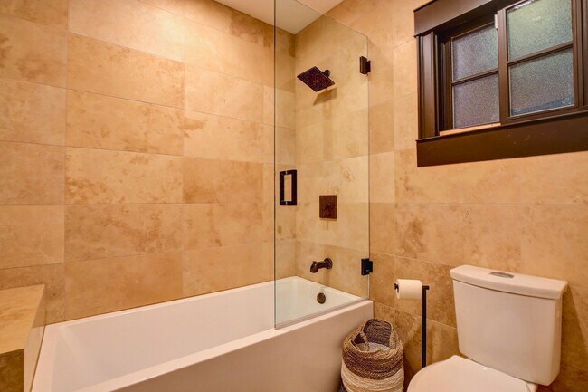 Building Photo - Fully Furnished Luxurious Spanish Mediterranean Villa in Hollywood Hills: 4-Bedroom, 2.5-Bath Ret...