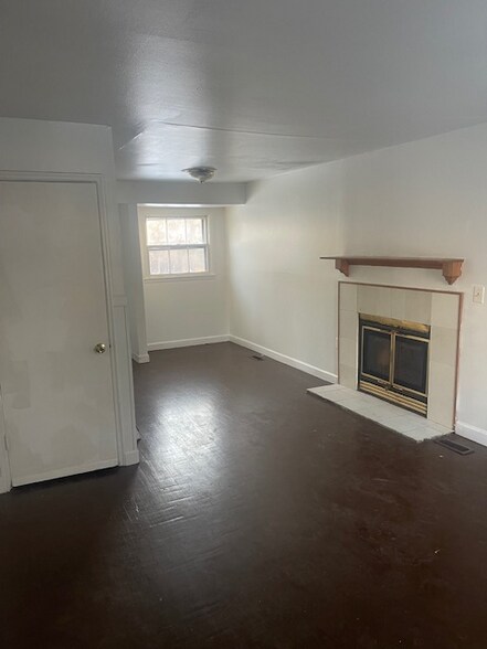 Building Photo - 416 Caithness Rd