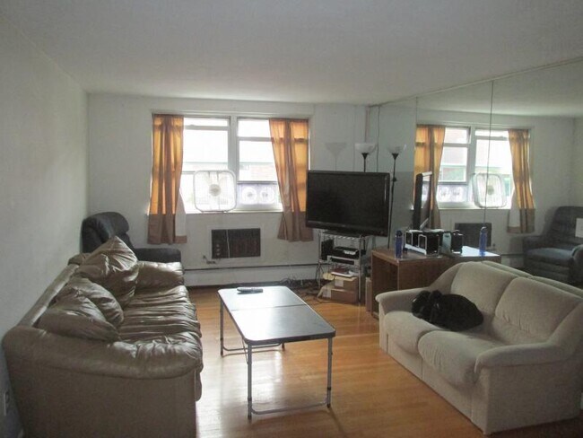 Building Photo - 11 Commonwealth Ct