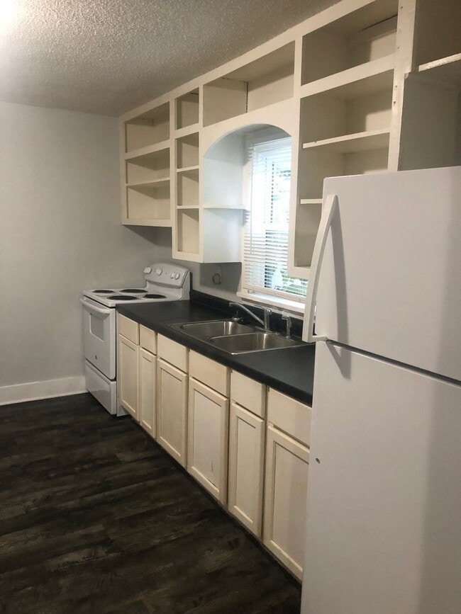 Building Photo - What a great price check this one out!
